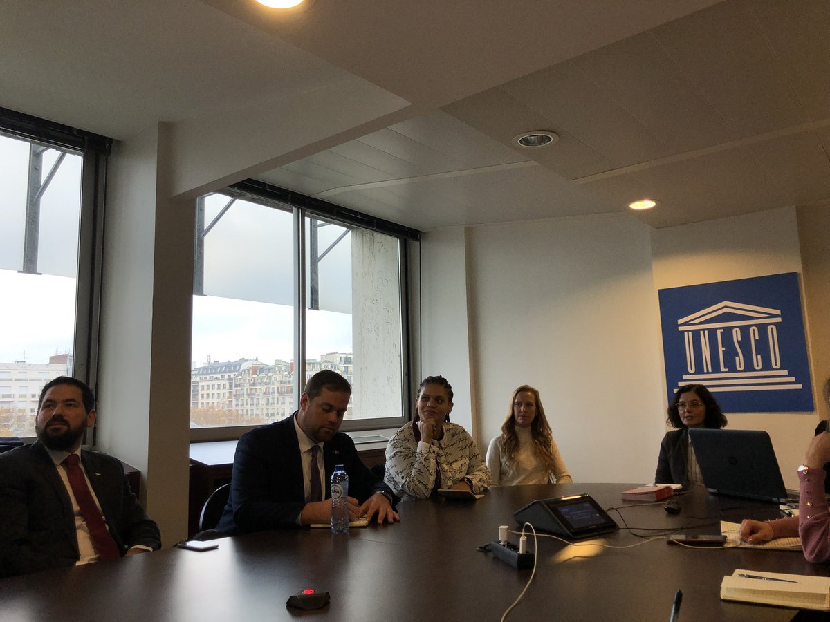 WeAreEDYN's tweet photo. #PoliticalTwinningTrip
@ACYPL #acyplEurope accompanied by #EDYN explored @UNESCO on a guided tour and met with @SouriaSaadZoy &amp; @gabramosp 🤍 Thank you for enlightening us in all things @UNESCO 🙏🏻 https://t.co/zZYpwjyKNQ
