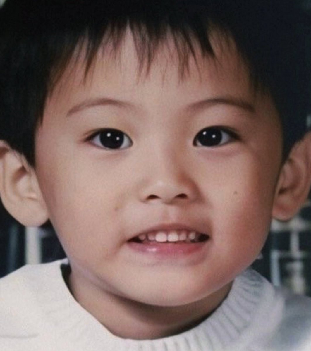 Ieemarkees's tweet image. mark's smile :(