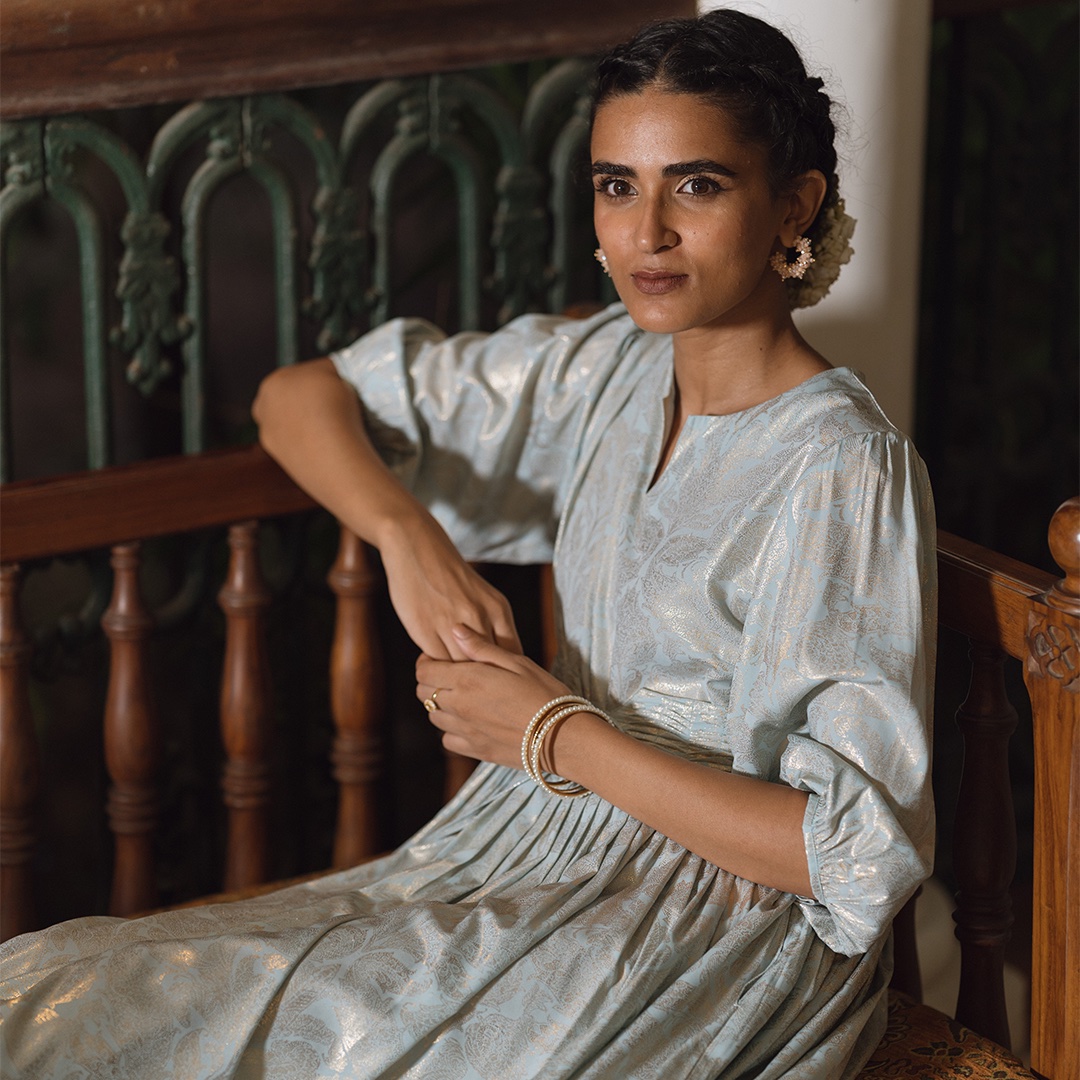 #StoriesByW
Explore the contemporary dresses from the Sunehr Collection that flow seamlessly into the winter celebrations.

Link - bit.ly/3UAttAv

#WforWoman #SunehrCollection #StoriesByW #OnlineExclusive #NewLaunch #FestiveCollection #Dresses