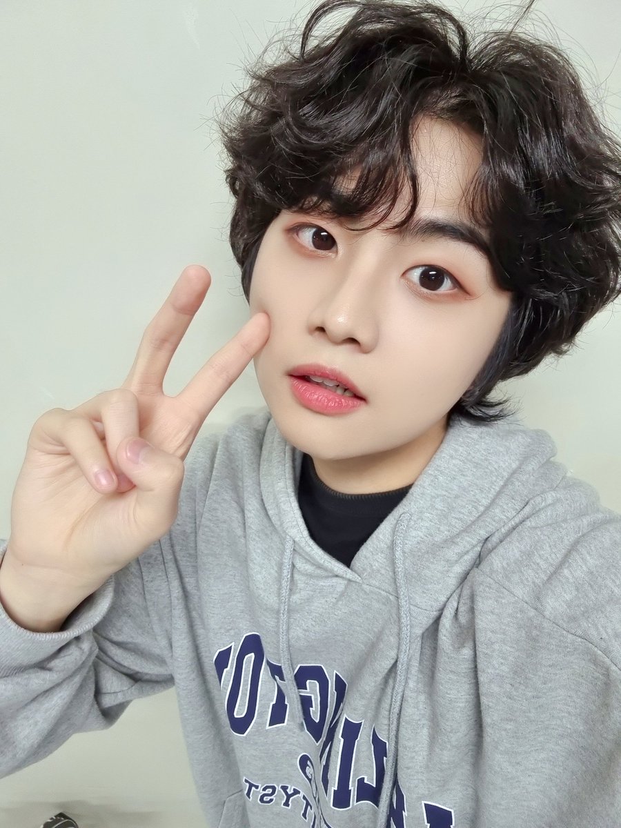 24Kplus_members's tweet image. [#기용] 투포유! 올해도 얼마 안남았네용...😭 우리 이번 크리스마스 이브🎄 플레이온에서 꼭 만나요!!🎅🏻😘

#24K #투포케이 #기용 #KIYONG #きよん #굥