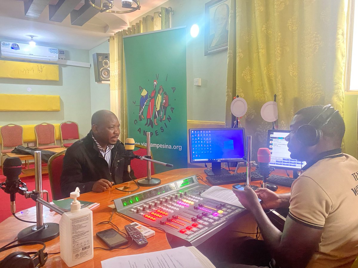 ESAFFUG's tweet photo. Today, we held a community meeting and radio talk show as part of the #16DaysOfActivism. Small scale farmers discussed some of the key drivers of Gender Based Violence in their community and some of the actions taken by leaders to end #GBV 

#16Days 
#EndViolenceAgainstWomen https://t.co/XG7hPrSGsO