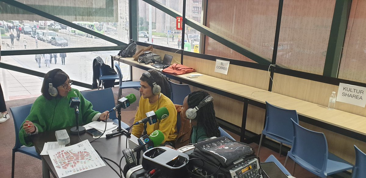 Durangoko azokatik zuzenean <a href="/euskalirratiak/">Euskal Irratiak</a> <a href="/arrosasarea/">Arrosa Irrati Sarea</a> #durangokoazoka ENTZUN 🔊labur.eus/9a7j1