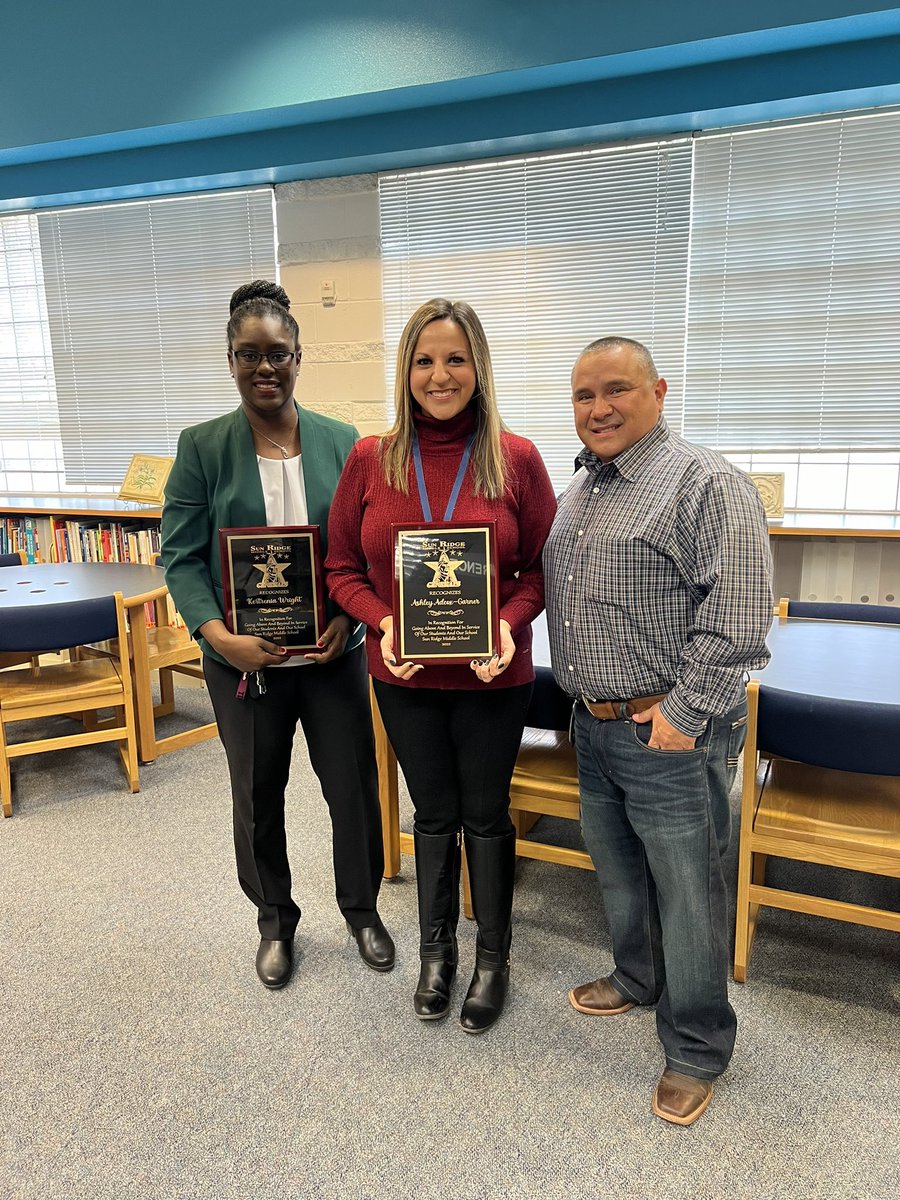 SierraVista_SA's tweet image. Thank you @SRidge_MS for inviting Dr. Wright and I to receive our plaque for the years we spent as Assistant Principals at Sun Ridge MS. It was an honor to serve and prepared us well for our current principalship. #TeamSISD #GeneralsConquer