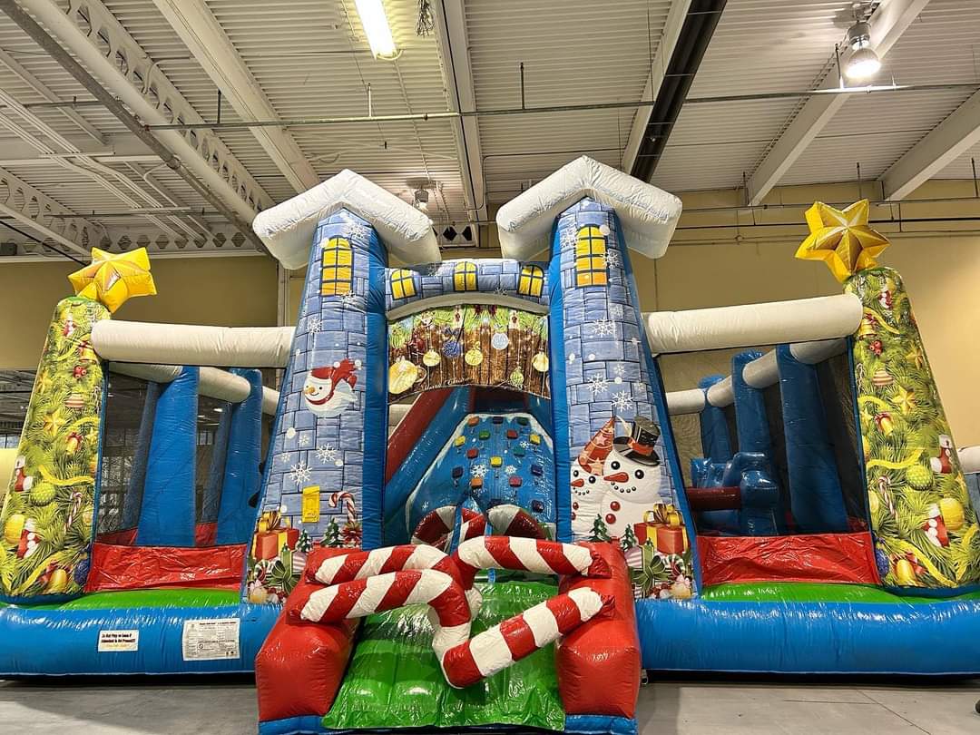 WinCarnTO's tweet image. Jumping castles in the winter? YES PLEASE. introducing one of our themed jumping castle which is perfect for a winter wonderland. Tickets on sale now at wintercarnival.to #wintercarnival #yyztravel #yyz #toronto #markham #markhammoms #torontomoms #gtaevents