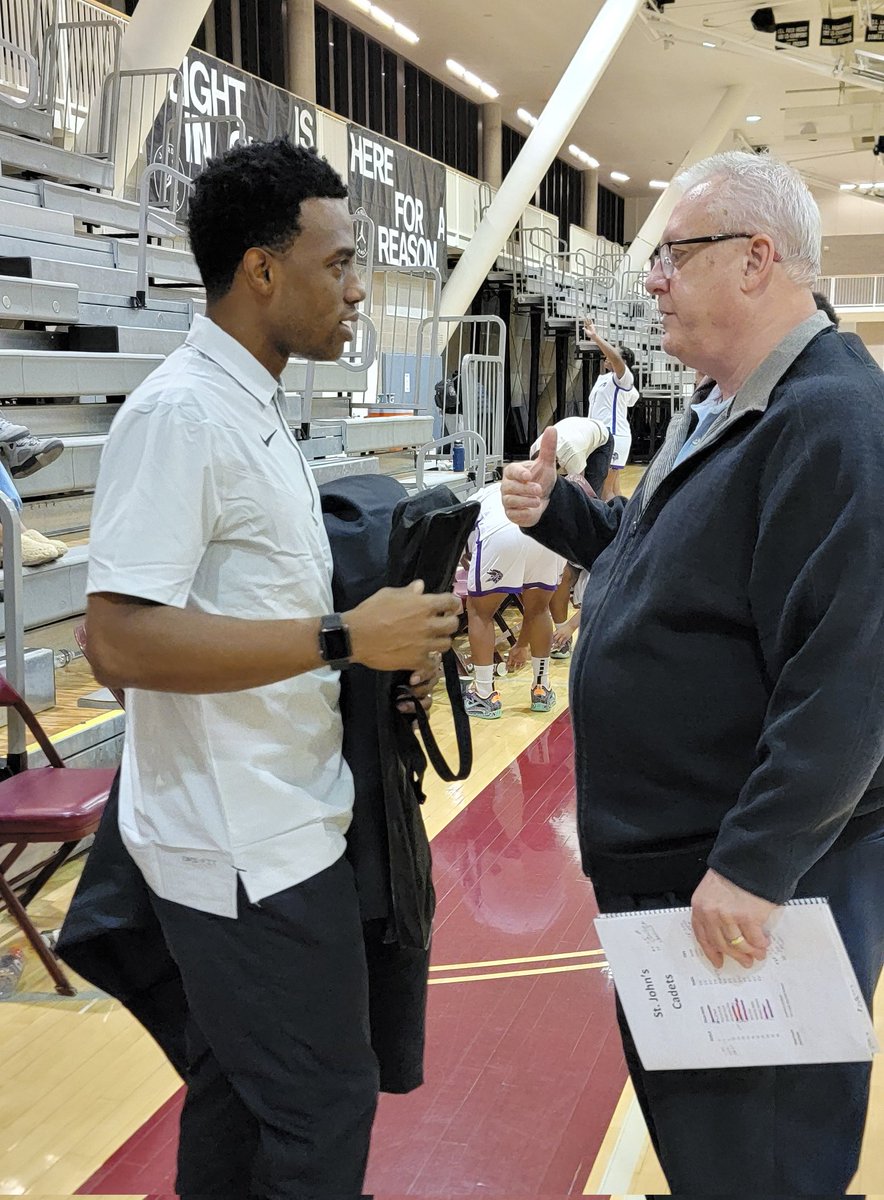 CghrMedia's tweet photo. 🏀 #CGHRMedia
#CapitalInvitational
@CapitaliHoops
@SheGotGame7
After #SouthShoreHS (NY) Head Coach: @AnwarGladden - Picks up another #Top25 Victory in His career - @CGBR27 Director: Dan Olson - Congratulates him on the #Win
#DaFuture
#CarolinaGirlsHoopsReport https://t.co/z9lTyb55LG