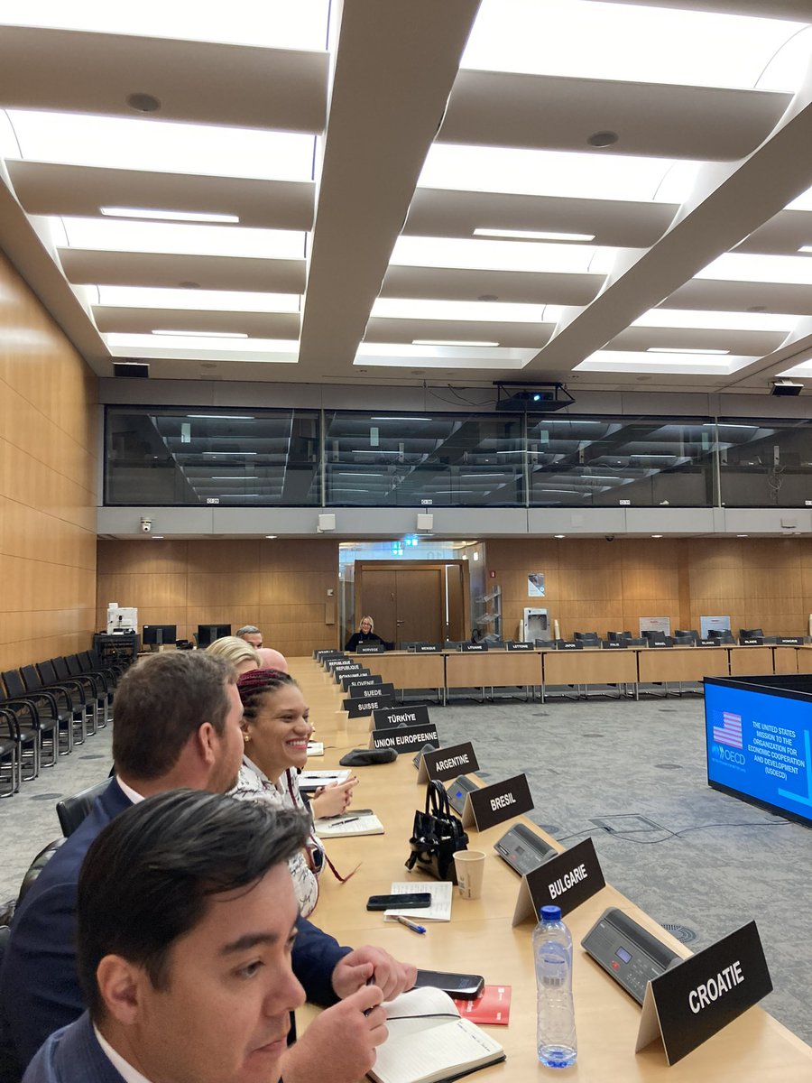 WeAreEDYN's tweet photo. #PoliticalTwinningTrip 
Last meeting on our agenda - @OECD 🤩 
Dear @CarolJGuthrie @phyllisflick @LauritzenFelipe @GovernorMarkell &amp; Kapil Gupta, thank you for welcoming us in #OECD 🙌

@ACYPL #acyplEurope #EDYN https://t.co/qd694S3DOp
