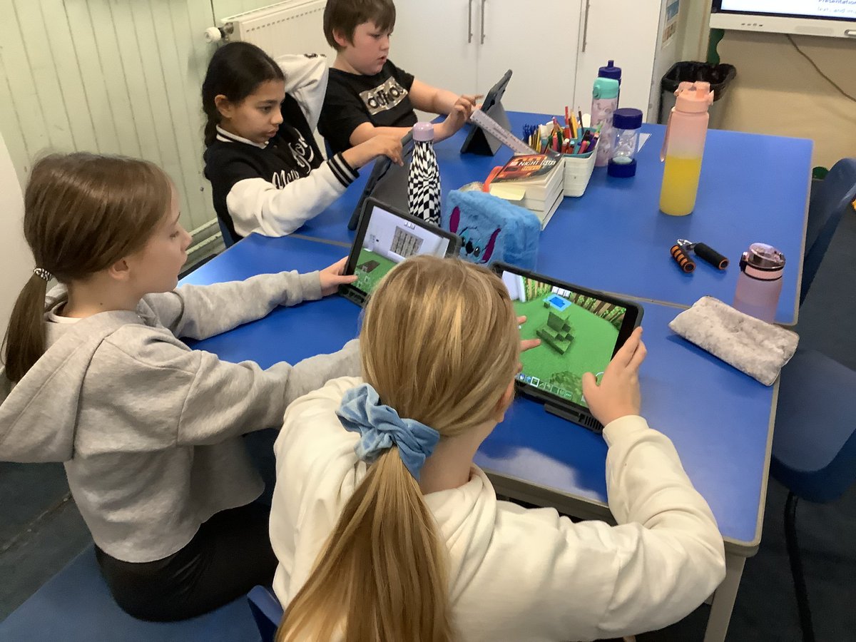 Mrs Thomson tweet media