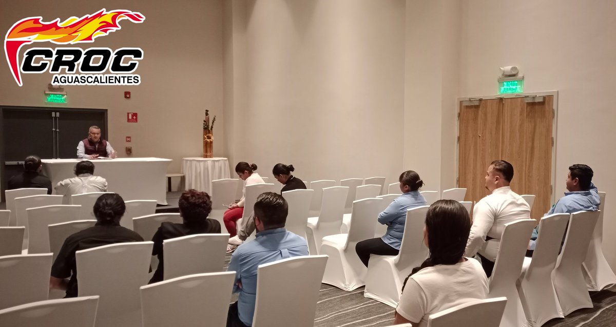 Seccion67CROC's tweet photo. #CROCAguascalientes;
Nos encontramos con nuestros compañeros del #HotelHolidayInn para informarles acerca del gran éxito que se tuvo sobre los días 12 de vacaciones, los cuales agradecen a nuestro Líder Srio Gral Nacional @IsaiasSiCumple. Por siempre estar en lucha. https://t.co/ygM3iXsgYw