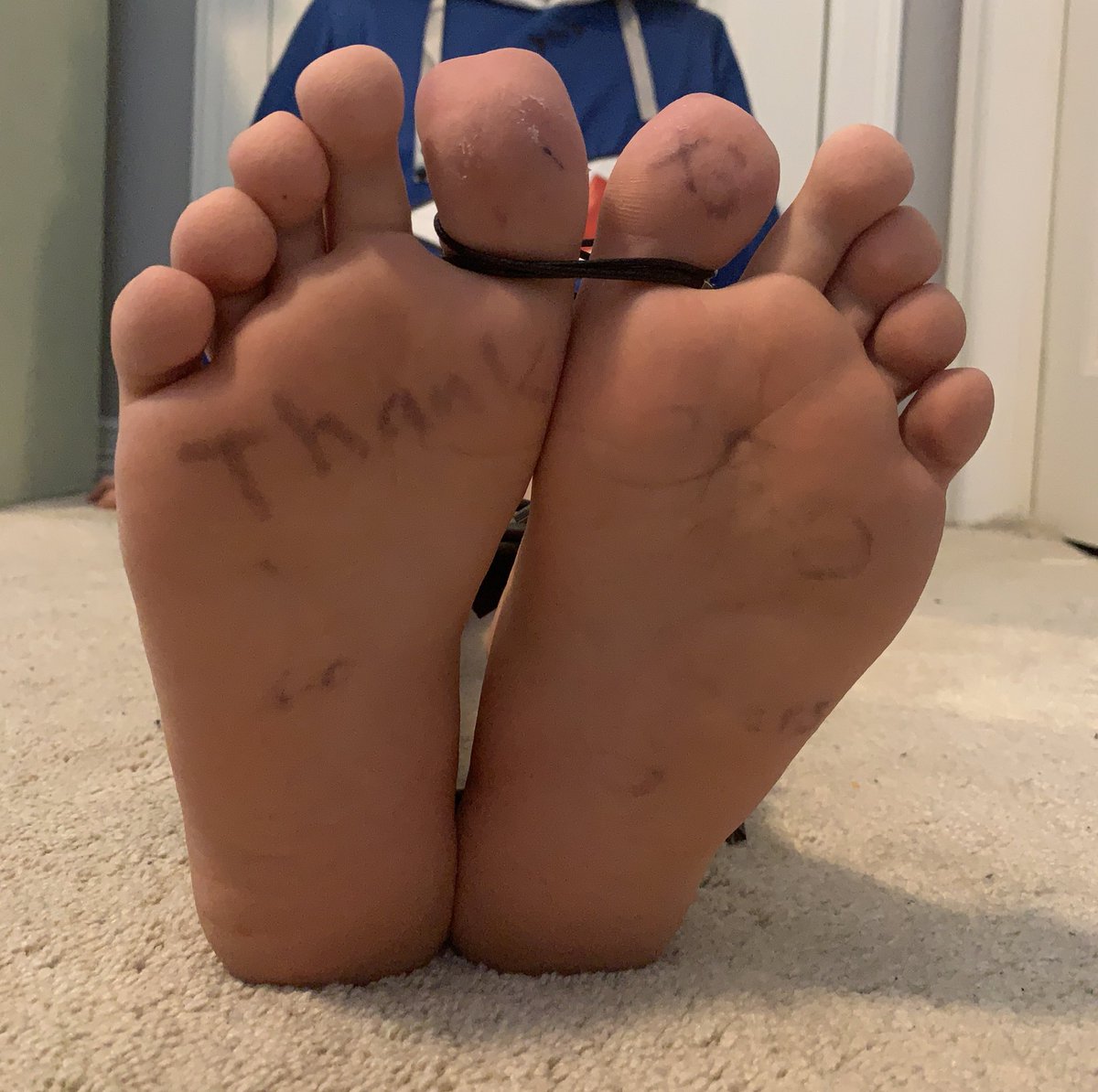 mstaosfeets's tweet photo. happy #feetfriday !! don't mind me I'm just in a little bit of a pickle at the moment ehe~ 😅😵💫
-
#feet #footfetish #feetpicsforsales #feetgoddess #solesandtoes #girlsfeet #toesfetish #footfem #tiedupgirl https://t.co/HwS1yb0b7x