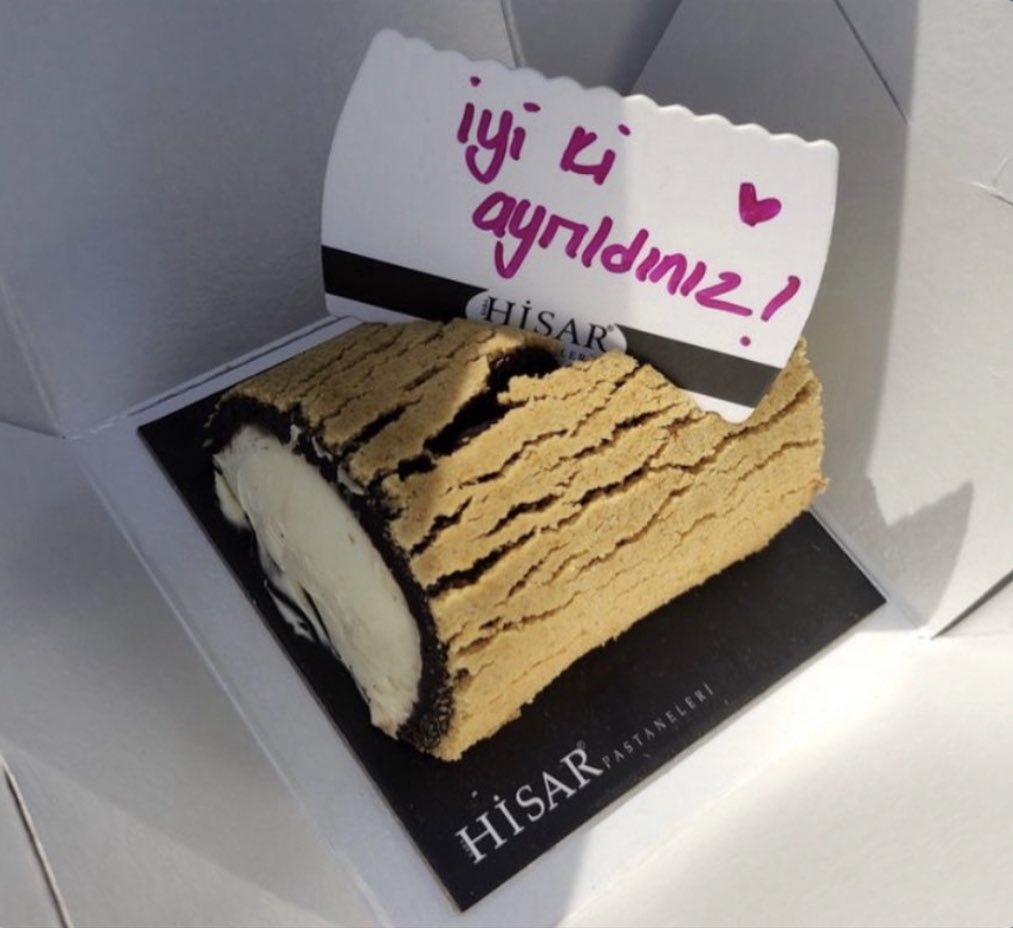 arkadaşıma toksik sevgilisinden ayrıldığı için pasta aldım