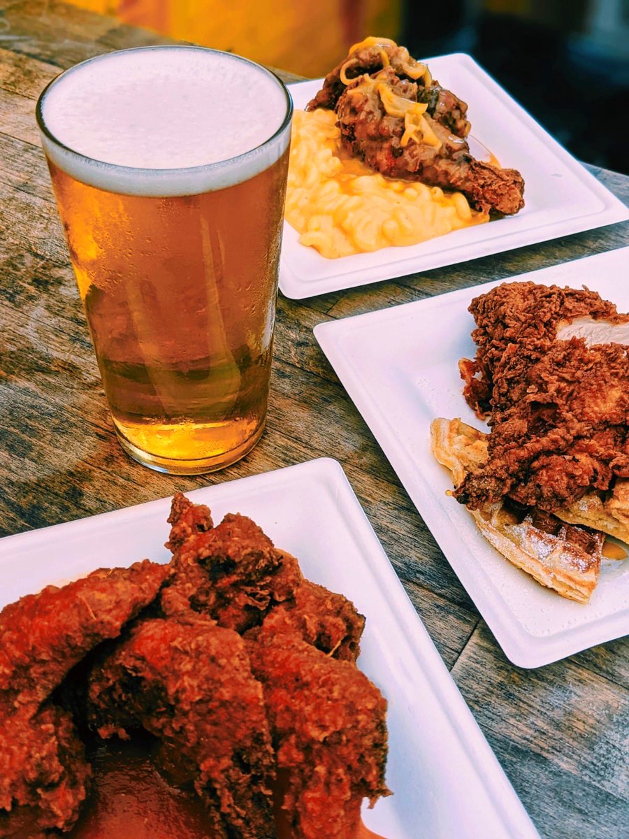 OldStreetBrews's tweet image. Watch Football drink beer and eat Scoundrels Crispy Fried Chicken &amp;amp; American Style Waffles! What could be better?

Serving up delicous Wings, Breast, and Thighs with either Waffles, Mac &amp;amp; Cheese, or Fries!

#chickenandwaffles #friedchicken #foodblogger #foodies