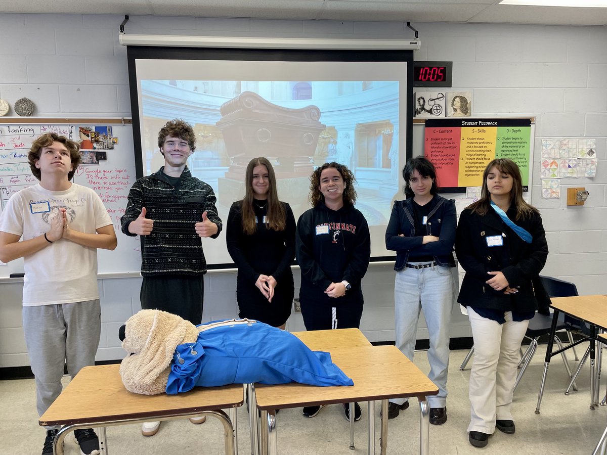 sewm14's tweet photo. APEURO Welcomed many honored guests today to eulogize General Napoleon Bonaparte. Attendees included family, soldiers,tsars, popes &amp; those millions others he stole rights from &amp; silenced. We remember his work&amp; contributions.  ⁦@GLHSLions⁩ https://t.co/ktBqDdZ4N2