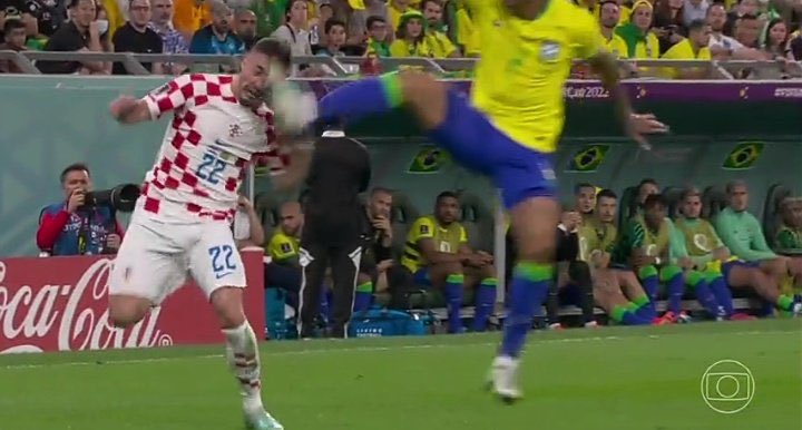 olha minha chuteira nova