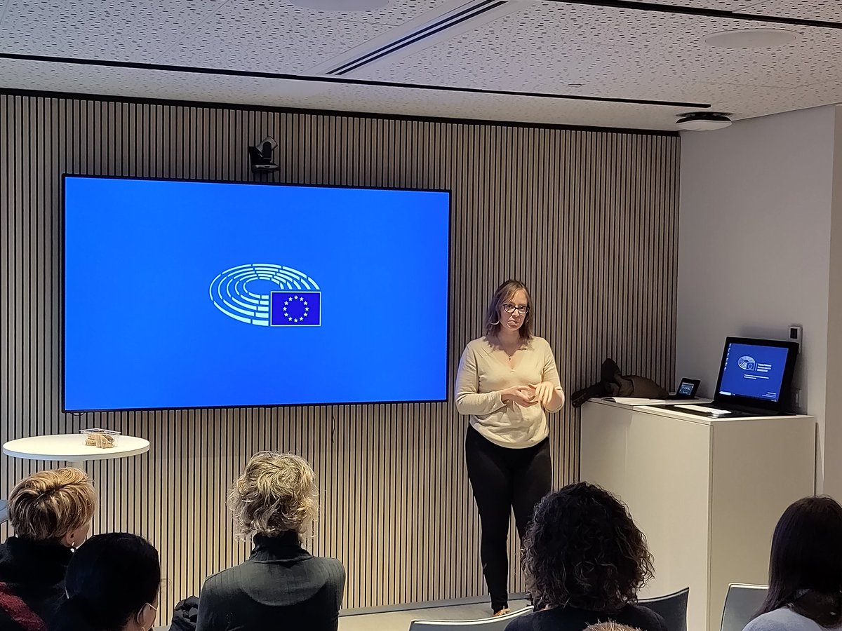 Brilliant final day of our @DCUClimate field trip to Brussels yesterday. 

In the morning, our MSc in #ClimateChange students visited @IrelandRepBru to hear about careers in the #EU, and then met Hana Rihovsky of @GreensEFA & @taraconnollyGW of @Global_Witness