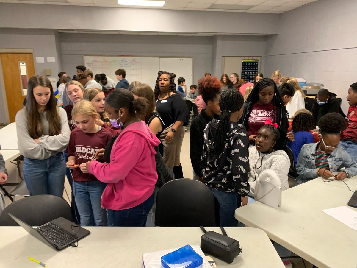 AlabamaAchieves's tweet image. We&apos;re wrapping up #ComputerScienceEducationWeek featuring Mr. Davis&apos; Computer Science &amp;amp; Society class at Alexander City Schools. Students created a unique video game with base code and presented this game to the entire school.