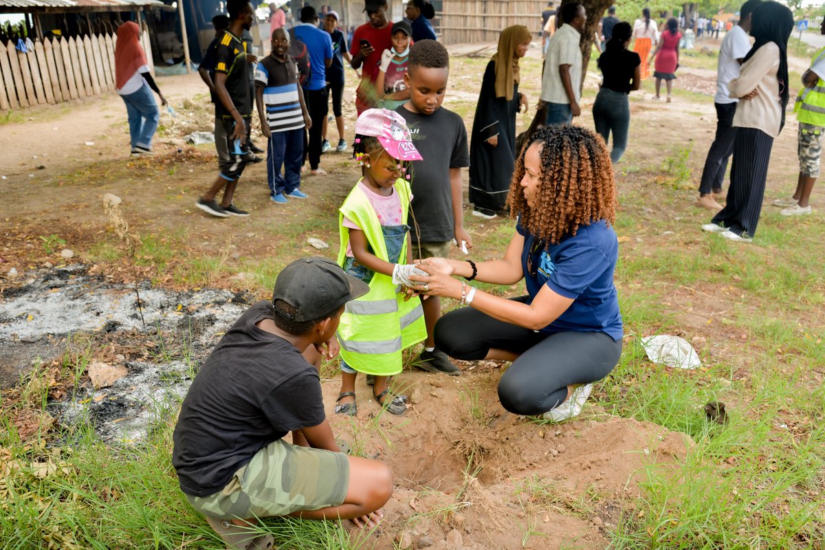 GivingTuesdayTZ's tweet photo. Apart from the Beach Clean-up, there was also a Tree planting session.
The trees were planted in areas around the Beach to promote Environmental conversation and Climate Philanthropy.
#GivingTuesday #GivingTuesdayTZ
@GivingTuesdayTZ @GivingTuesday @FCSTZ @GivingTueAfrica https://t.co/RCJDLSKgwd