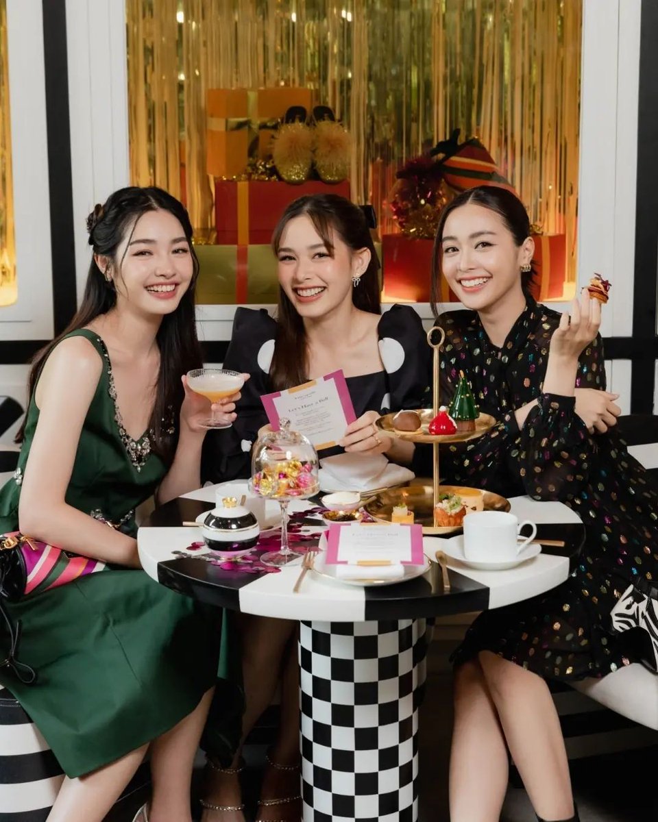 Nuch1216's tweet photo. [แปะ]
22,12,09
น่ารักนะคะ Tea Time ของสาวๆ ☕🍰 (2*

💦NamFah💦
(ไอจี , คุณแม่เกต )
Cr.IG, kulsiriyha888
#ทีมน้ำฟ้า
#namfah_thunyaphat #namfahtype 
#น้ำฟ้าธัญญภัสร์ 
#ปิ้งย่างของน้ำฟ้า 
💙💙💙💙💙💙 https://t.co/z8XWkMqOaH