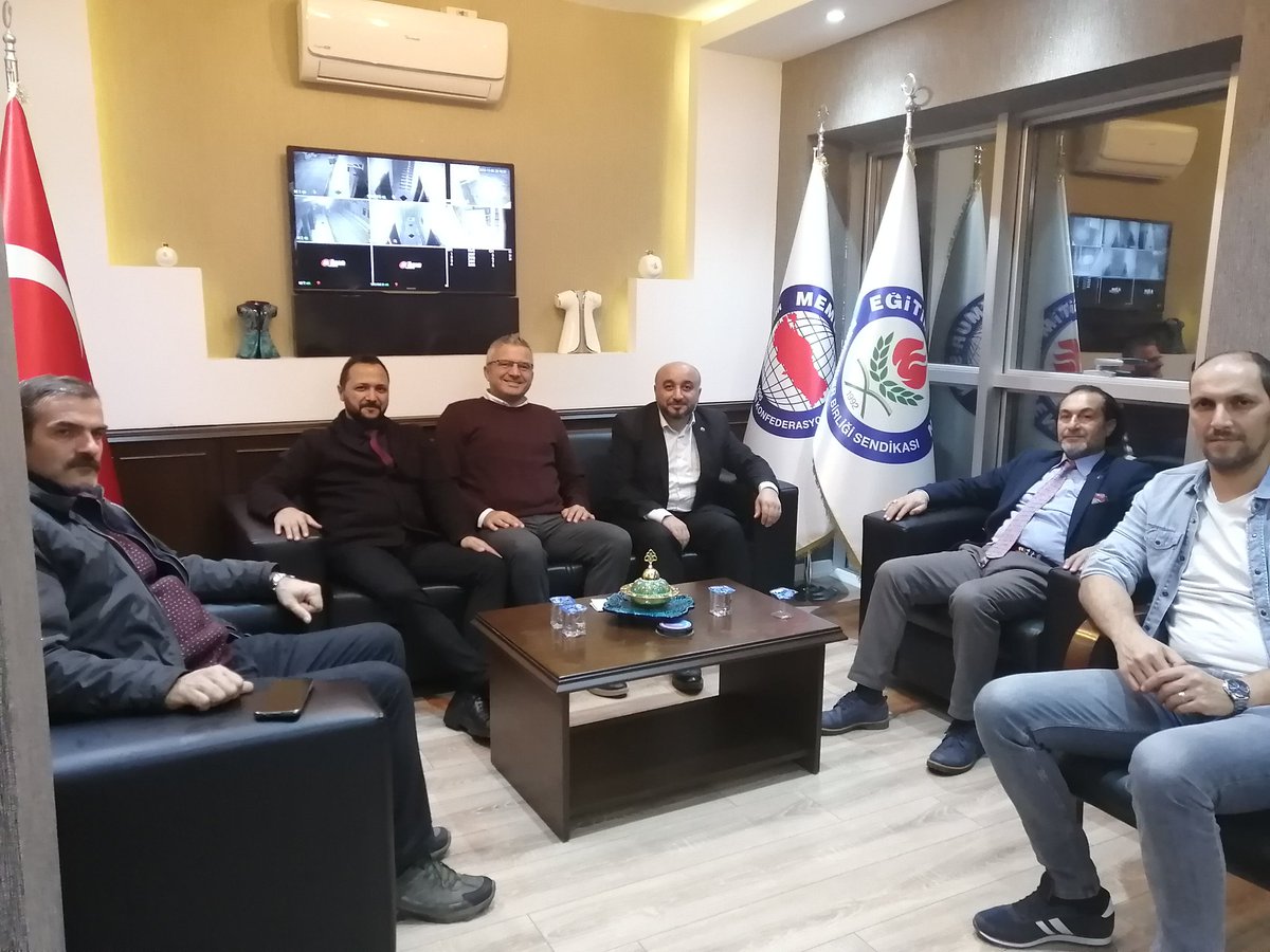 Sendikamızın 7.Olağan Genel K. sonrası"Hayırlı Olsun"ziyaretinde bulunan Eğitim Bir Sen Arifiye Temsil.Yönetim Kurulu Bşk.Yrd.  Sn.Ahmet Kula,Recep Yetim,Emrah Yücekaya,Ömer Sevdir,Kenan Gür ve selamlarını ileten İlçe Bşk. Sn.Talha Bedir'e nazik düşünceleri için teşekkür ederim.