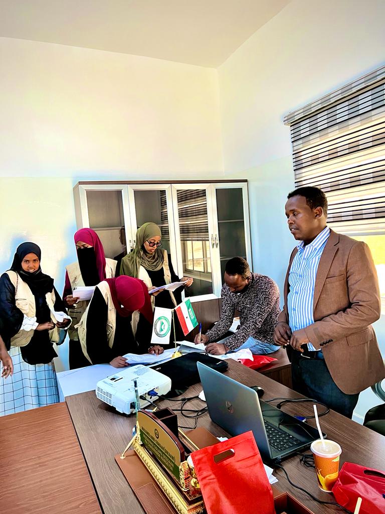 ysoh_2022's tweet photo. Waxa Alle mahadii ah in Shalay oo ay bishu ahayd 8.12.2022 ay noo soo dhamaatay tirokoobka lagu sugayo tirada liisamada meherada ganacsi ee Deg.Ibraahim Koodbuur, taaso aannu bilawnay markay bishu ahayd 29.11.2022.
#dhalinyartaadeeggabulshada
#HargeisaSomaliland
#HEADOFMEDiA.. https://t.co/IO6zLofthG
