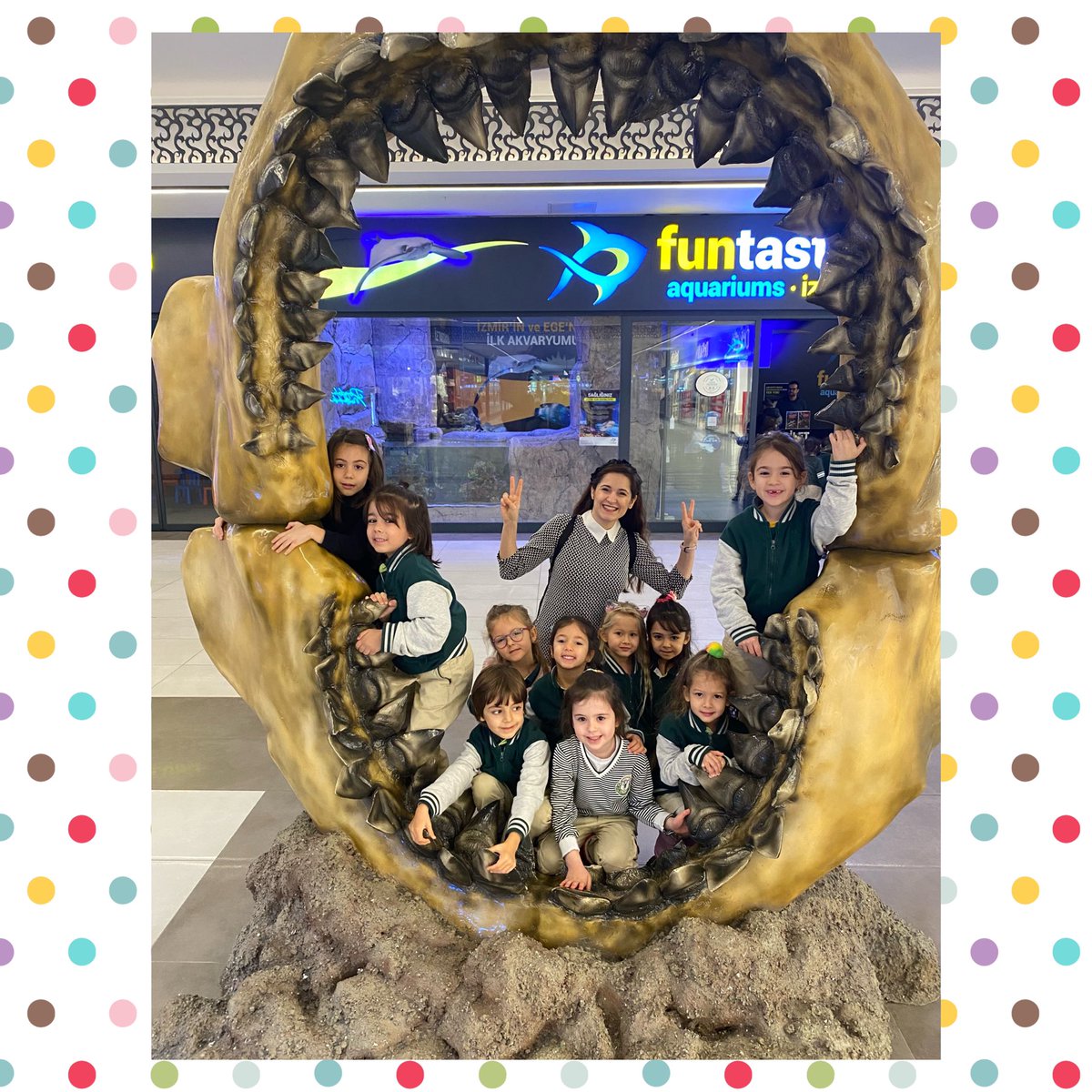 nuranyvs's tweet photo. Buca Doğa Koleji AHZ Sınıfı Funtastic Akvaryum gezisinde deniz canlılarını yakından incelediler ve balıkların muhteşem dünyasında yolculuğa çıktılar🐟🐙🐡🦞🐠🪸 @KvancBarlas @uckardbuket @dogakolejibuca @figentas84 https://t.co/aoTs7d9qqx
