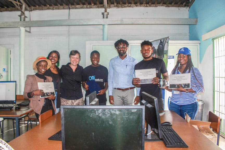 WFP_Zimbabwe's tweet photo. The great reunion: 5 youths who were supported by @UsaidZimbabwe have decided to regroup &amp; start their own company called https://t.co/zdOMF7x0uB. This is a digital content distribution platform.

More than 1000 youths were trained under the digital skills programme in #Zimbabwe https://t.co/YGuiqsZMoZ