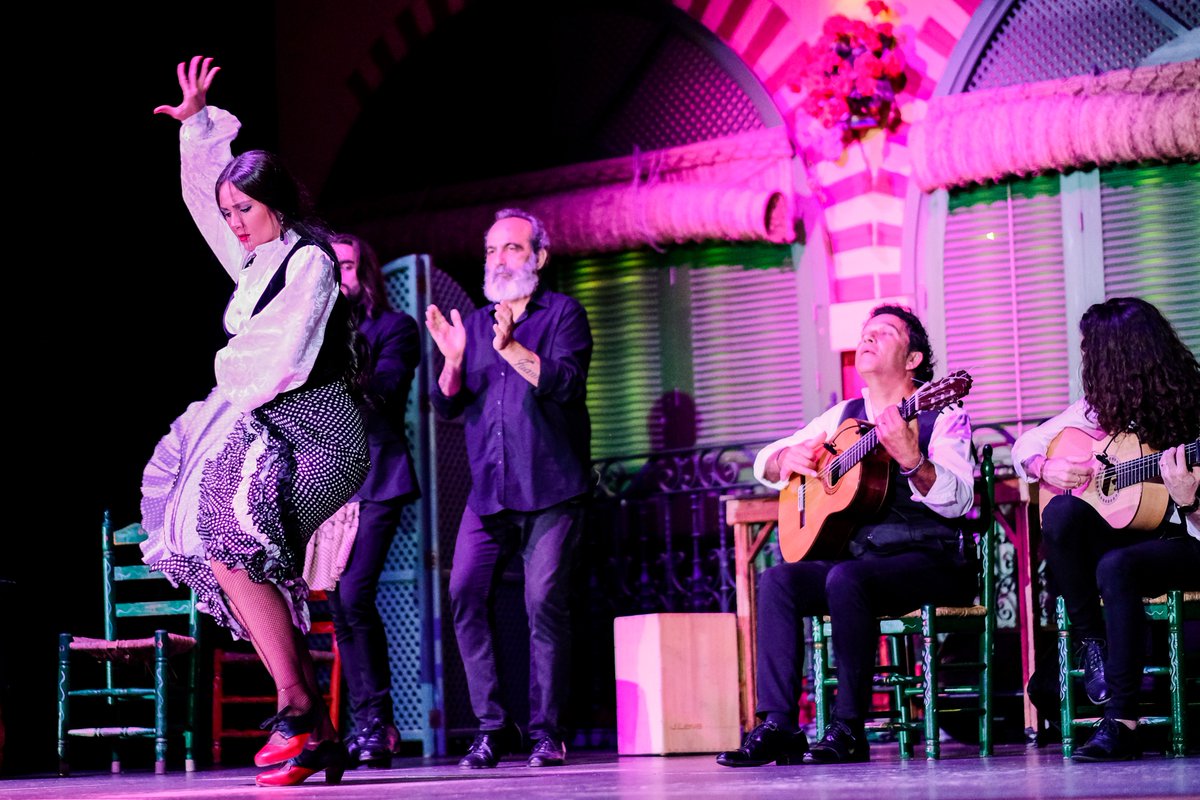🎅 Si estás en #Sevilla, regálate #flamenco para el día de #Navidad. Disfruta de un espectáculo único y pasa este día tan especial en nuestro tablao.

Reserva tu entrada. 👆 💃 bit.ly/2KQAx8S
¡Siente el #arte andaluz!