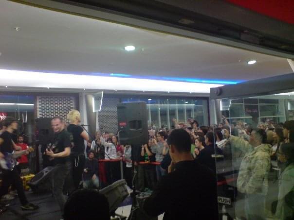 Rob Thomas tweet media