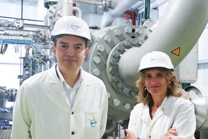 tomkucharz's tweet photo. 10. El movimiento ecologista, vecinal, feminista y sindical ha conseguido parar el gasoducto #Midcat. Ahora nos proponemos a parar el gasoducto #H2Med.
¿Te unes a la lucha por la justicia climática y energética? Escribe un mensaje a @mitecogob reclamando #StopH2Med #StopBarMar https://t.co/Df7vMmzJnP