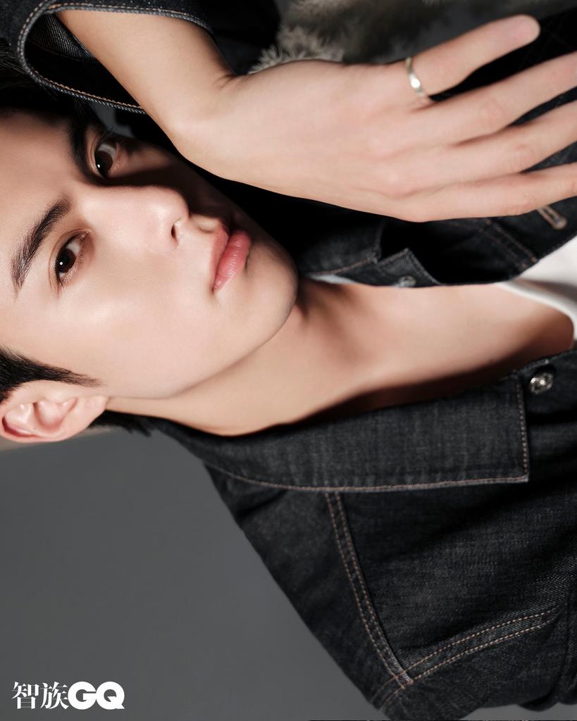 wang_oficial's tweet photo. [𝐃𝐲𝐥𝐚𝐧 𝐒𝐭𝐮𝐝𝐢𝐨 / 𝐖𝐞𝐢𝐛𝐨] [09.12.2022]

Update de Dylan Studio #DylanWang en Weibo.
Imágenes de lo que fue #DylanWang By GQ.

𝐂𝐫. 𝐈𝐧𝐟𝐨 — DylanStudio Weibo.

𝐀𝐭𝐭𝐞: 𝐃𝐲𝐥𝐚𝐧 𝐖𝐚𝐧𝐠 𝐂𝐡𝐢𝐥𝐞 🇨🇱

[ #Didi #WangHeDi #DylanWang #Chile #China ] https://t.co/BdAtokD6Nz