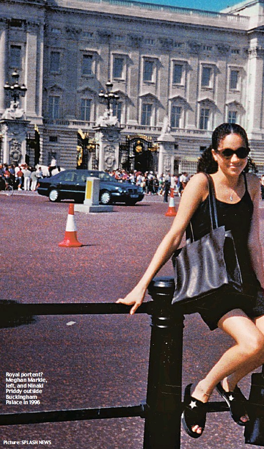 Mimi_XXL's tweet photo. Meghan: Como americana, no tenía ni idea de la corona o la familia real.
Meghan a los 25 delante de, lo que debió pensar que era, la catedral de Burgos. https://t.co/cuy2z2C2h6