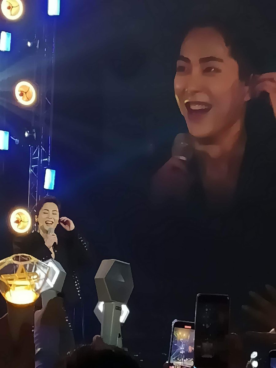 ostdph's tweet image. Let me hear those screams for #Xiumin
#BeYou2Manila 

Presented by @neuwave_events