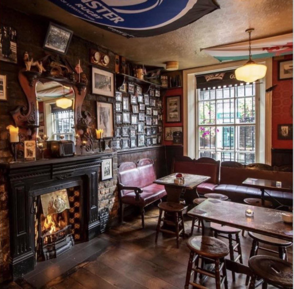 Escape the cold of the snow today with a seat by the fire in The Brazen Head 🔥❄️

#ireland #snow #snowday #dublin #dublinpub #thebrazenhead #thebrazenheaddublin