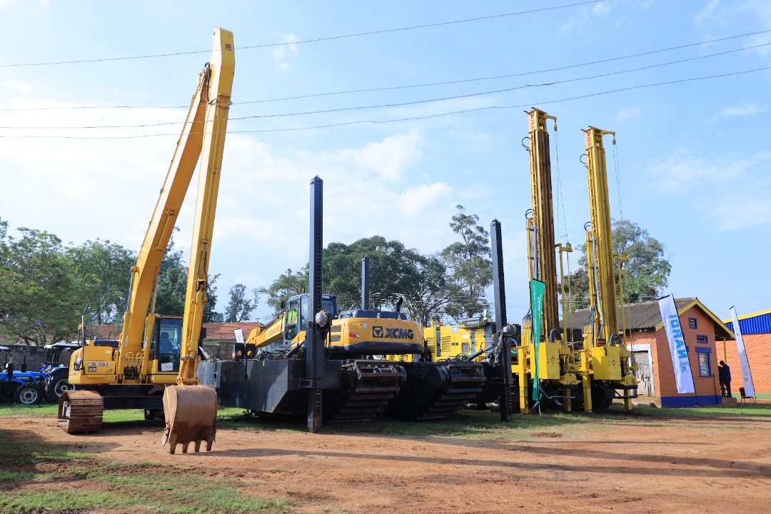 MAAIF_Uganda's tweet photo. 4. Agricultural Mechanization has the potential to address the problem of shortage of labour arising from high rural-urban migration of able-bodied persons.
#AgMechanizationUG https://t.co/gA40aW6Uke