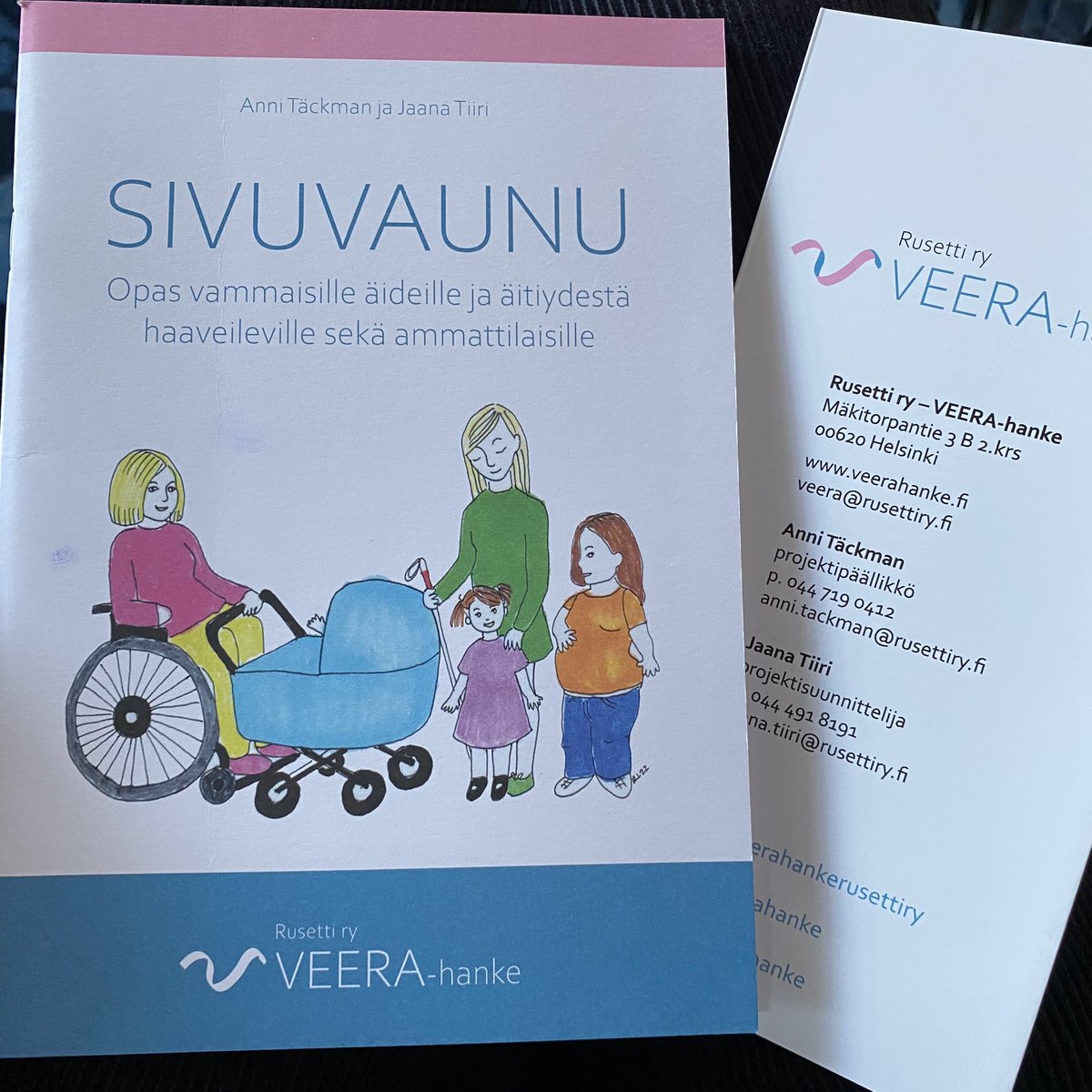 Viime vuosien ehdottomasti yksi parhaista oppaista on nimeltään #Sivuvaunu Mainio opas vammaisille äideille, äitiydestä haaveileville ja ammattilaisille. rusettiry.fi/sivuvaunu/
#VammaisetNaiset #VEERAhanke #äitiys #perhe @rusettiry <a href="/Invalidiliitto/">Invalidiliitto</a>