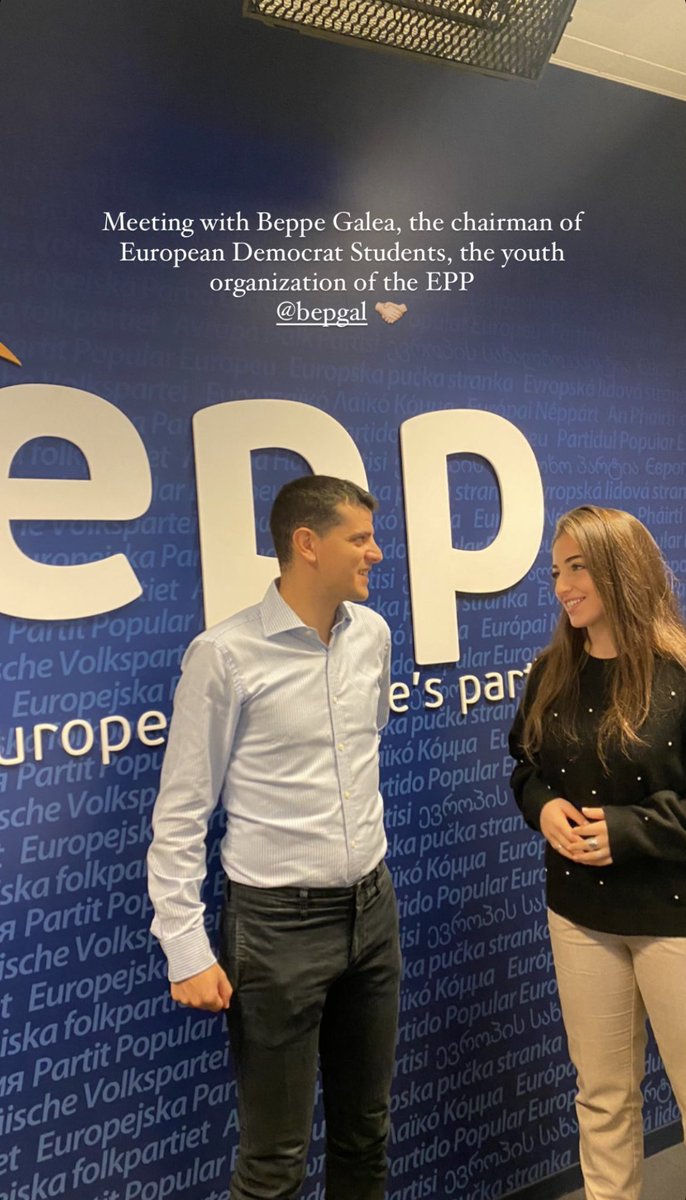 BepGal's tweet photo. Very engaging discussion on European politics with American 🇺🇸 and European 🇪🇺 young people from @WeAreEDYN.

Happy to have welcomed them in the Headquarters of the largest political party in Europe - @EPP 🔵

@edsnet 
#EPPstudents https://t.co/mIx5XWYvXQ