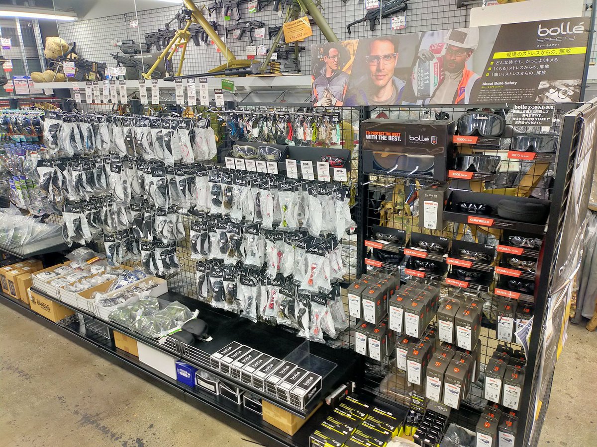 【売場情報】

シューティンググラス＆ゴーグルのBolleコーナーを
さらに見やすく＆お試ししやすくしました🤘
もしかしてBolleの在庫数は日本一なのでは…？と思うくらいたくさんの種類を取り扱ってます😎
試着用サンプルもたくさんご用意してますので、是非お試しくださいね👌