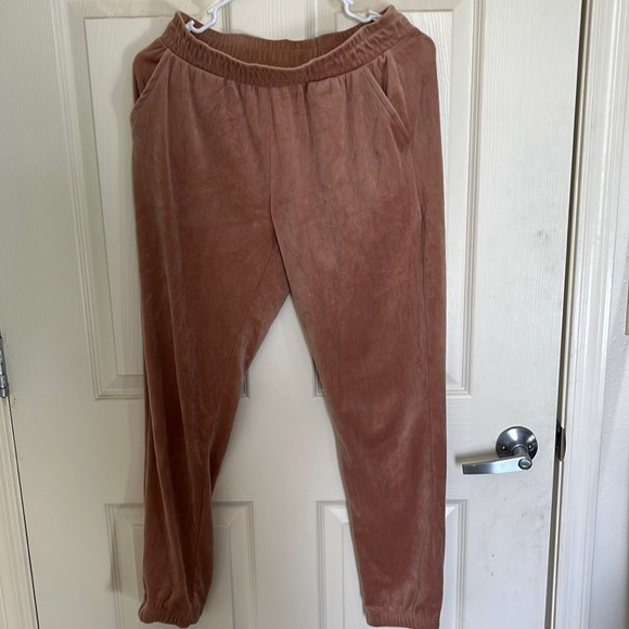 harmonysnotes's tweet image. So good I had to share! Check out all the items I'm loving on @Poshmarkapp #poshmark #fashion #style #shopmycloset #nyc #aerie #pacsun: posh.mk/25Q8gxjjCvb