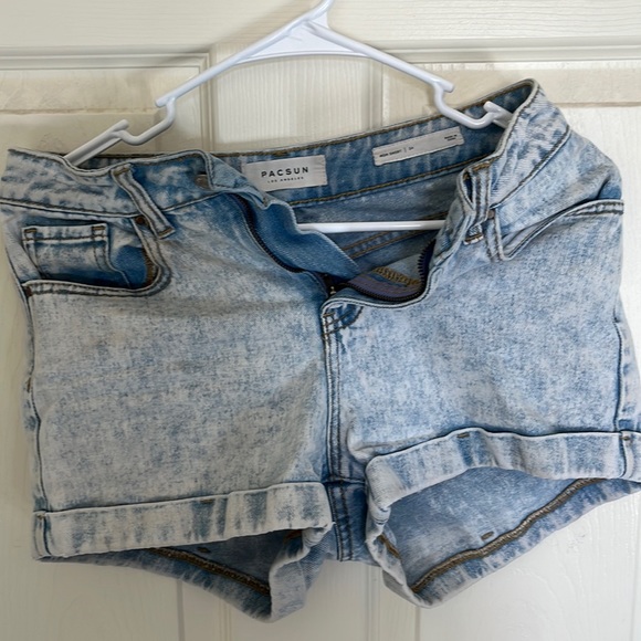 harmonysnotes's tweet image. So good I had to share! Check out all the items I'm loving on @Poshmarkapp #poshmark #fashion #style #shopmycloset #nyc #aerie #pacsun: posh.mk/25Q8gxjjCvb