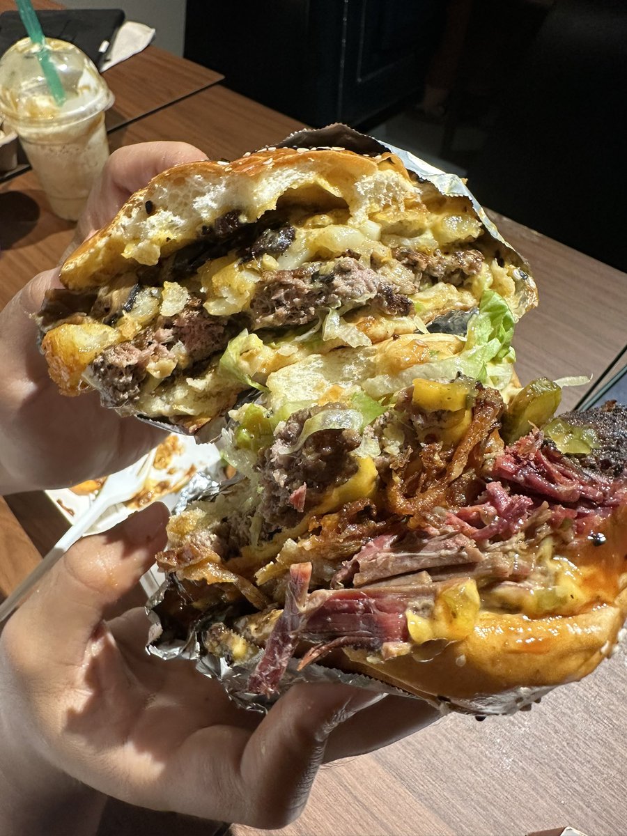 Burger paling jahat dekat shah alam 

📍Woodfire Shah alam