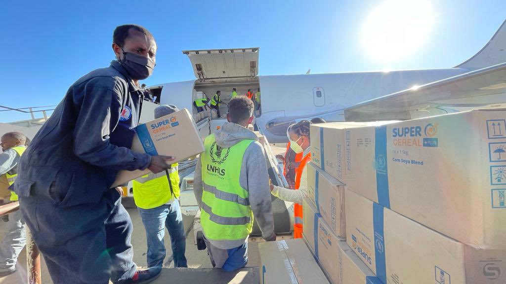 WFP_Ethiopia's tweet photo. Thanks to coordination by the @logcluster - we have airlifted 🛫 lifesaving supplies into #Mekelle including @UNICEFEthiopia vaccines &amp;
@WFP_Ethiopia nutrition supplies to treat malnourished mothers &amp; children. https://t.co/Z4NJaQZPEG