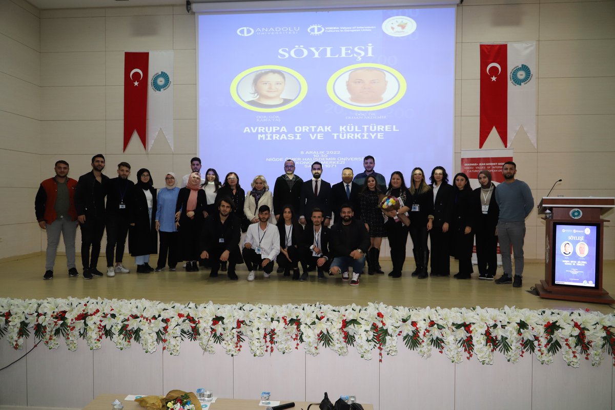 Sayın Hocam <a href="/ErhanAkdemirr/">Erhan Akdemir</a>, <a href="/VoiceuProject/">VOICEU - Jean Monnet Module Project</a> kapsamında "Avrupa Ortak Kültürel Mirası ve Türkiye" başlıklı söyleşini <a href="/uik_nohu/">NÖHÜ Uluslararası İlişkiler Kulübü</a> organizasyonu ile <a href="/NOHUniversitesi/">Niğde Ömer Halisdemir Üniversitesi</a> 'nde gerçekleştirdi. Bilgi paylaşımları ve bu güzel söyleşi için Erhan hoca ve Rabia hocaya çok teşekkür ederiz.