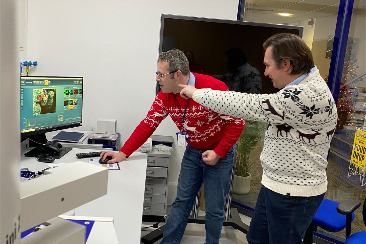 OxInst's tweet photo. 🎄It’s a festive #MicroscopeDay today!
Dr Matt Hiscock & Dr Christian Lang are acquiring some really nice data on NMC particles used in the manufacture of batteries with Ultim Extreme!
👀 Results next week…Santa may still make an appearance! 🎅
🔬 https://t.co/btzE2llmd8 https://t.co/Xg2Jn3nD2C