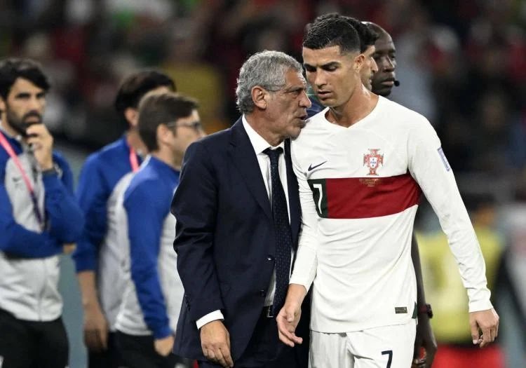 “Em momento algum me disse que queria sair da Seleção. Saltou nos golos todos para festejar com os colegas e no fim foi ele que os chamou para agradecer ao público. Deixem o Ronaldo em paz, ele não merece isto” Fernando Santos