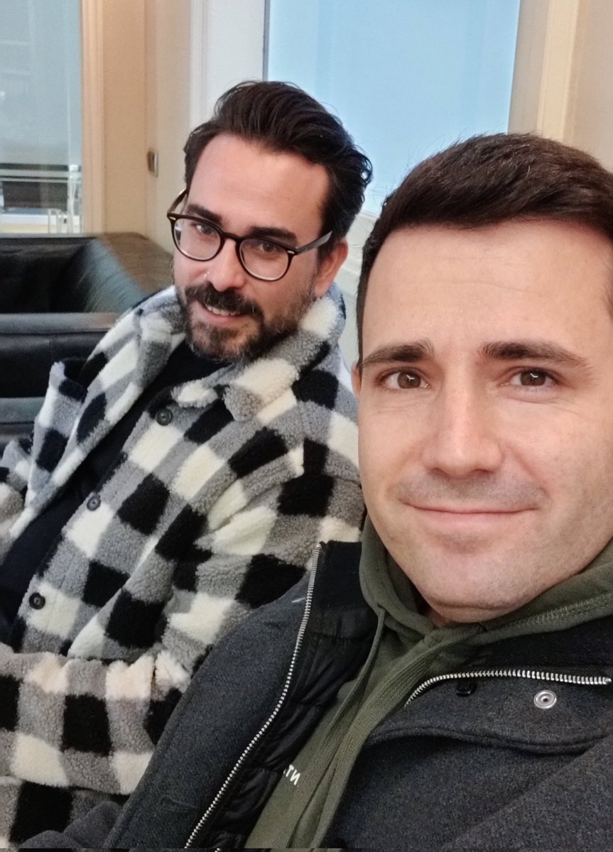 Hoy <a href="/JulianSH1/">Julián Santamaría Hernández</a> y yo hemos firmado la creación de nuestra segunda empresa 🎉

Sin grandes aspavientos, partiendo de cero, <a href="/santaconcha/">SANTACONCHA Digital Performance</a> ya lleva tres maravillosos años de vida y, lejos de acomodarnos, tenemos ganas de más.

👇🏻