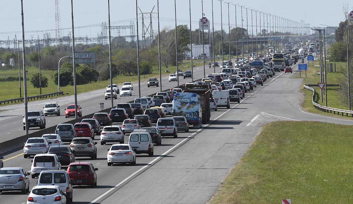 RED92cadadiamas's tweet photo. 🚗🏖️ | #InfoRED92 | #Turismo | #FinDeSeman |
Intenso movimiento hacia la Costa Atlántica
El tránsito vehicular en rutas presentó ayer una gran circulación. Durante la mañana se registró un pico de más de 2.400 autos por hora en el peaje de Samborombón.
https://t.co/OyB5rQVRRw https://t.co/yfX2xeCoMi