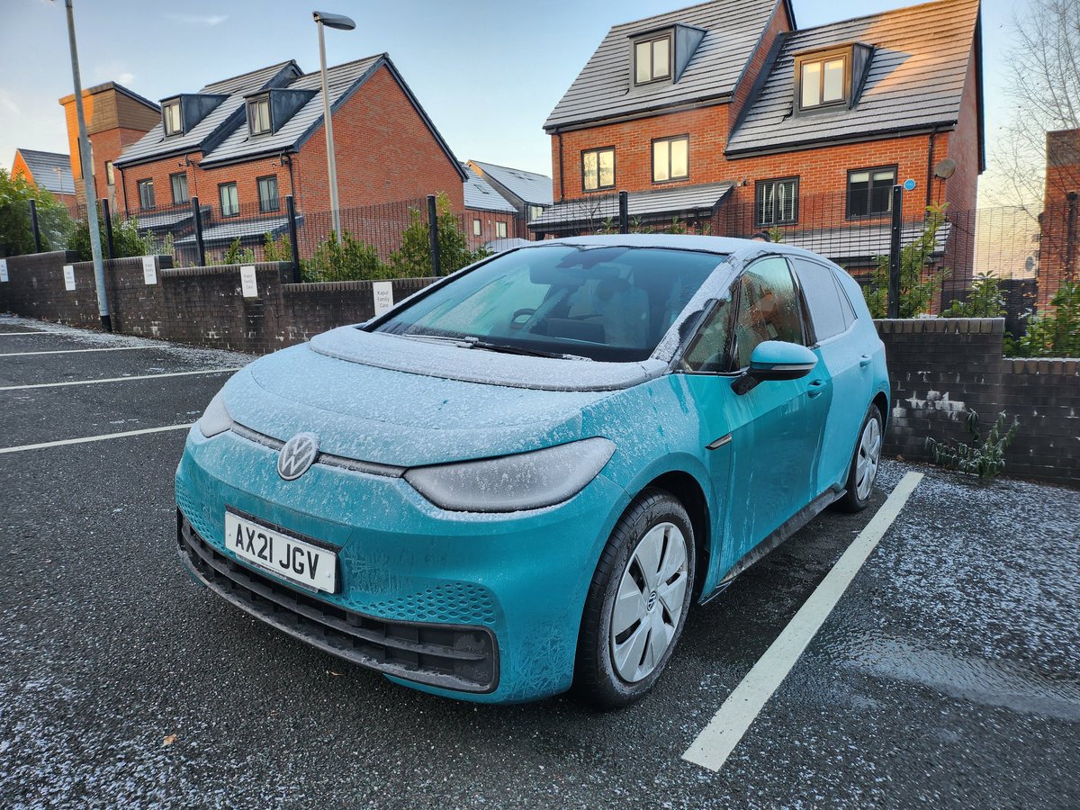 Amy_Barrett87's tweet photo. Feeling festive taking the #EVcar out today on visits @NCAlliance_NHS @Paula_Baker1 @laura_ba1 @kaymiller72 @SaraHandley9 @GreenerNHS @Louisederham15 @DNManMet https://t.co/8oSNS8WITy