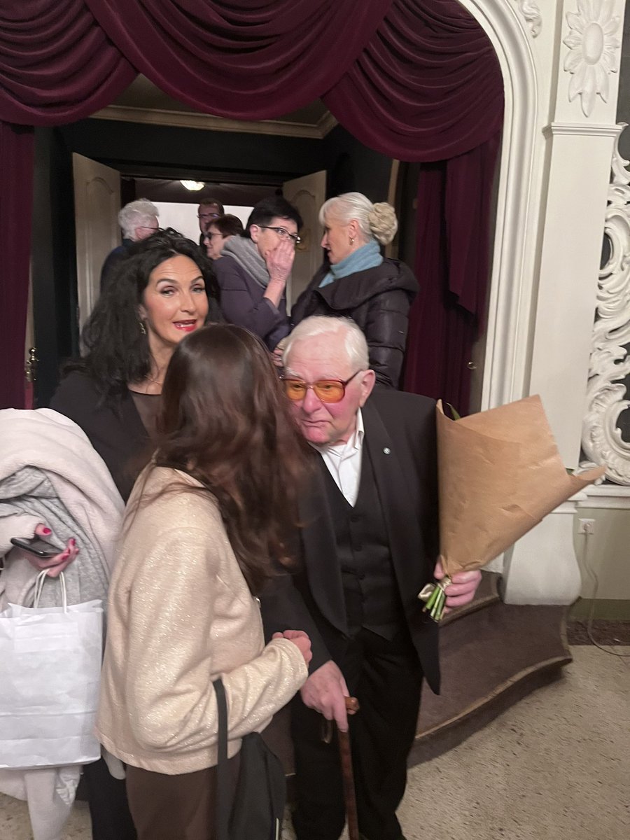 @petersoon_com <a href="/curiha/">Linda Curika</a> <a href="/martaherca/">Marta Herca</a> Vestermanis bija tik priecīgs! Marta ir spēks ♥️ un paldies par filmu.