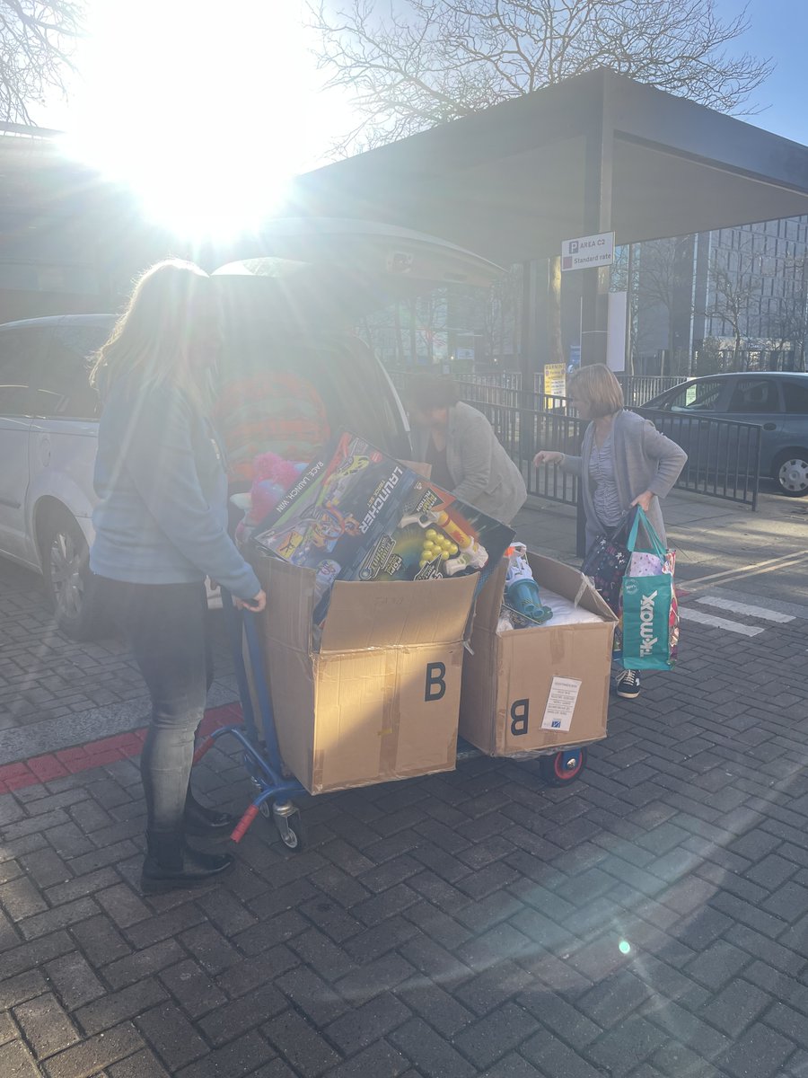 #giving feels good 

@MKActCharity were very grateful for our donations 
and its so nice to see more big boxes of goodies turning up as well 

#GivingSeason