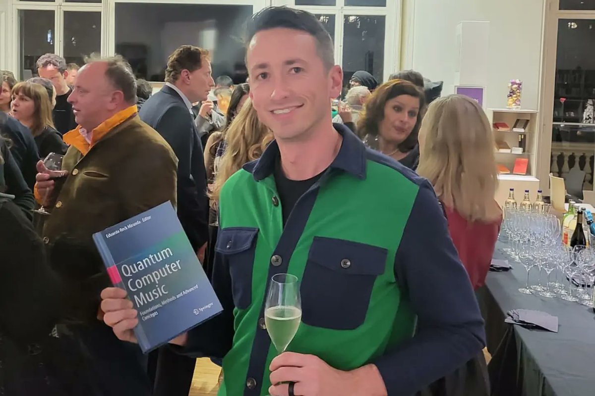 Florian Carle (@flofloflr) on Twitter photo What a pleasure to be part of two quantum science and art events for #LivingInAQuantumState representing <a href="/Yale_QI/">YaleQuantumInstitute</a>! Fascinating conversations, great guests, and I got to finally hold THE book!
Thank you <a href="/GI_Irland/">Goethe-Institut Ireland</a> & <a href="/GI_London1/">Goethe-Institut London</a>
Photos by Goethe-Institut/<a href="/mollykeanephoto/">Molly</a> What a pleasure to be part of two quantum science and art events for #LivingInAQuantumState representing <a href="/Yale_QI/">YaleQuantumInstitute</a>! Fascinating conversations, great guests, and I got to finally hold THE book!
Thank you <a href="/GI_Irland/">Goethe-Institut Ireland</a> & <a href="/GI_London1/">Goethe-Institut London</a>
Photos by Goethe-Institut/<a href="/mollykeanephoto/">Molly</a>