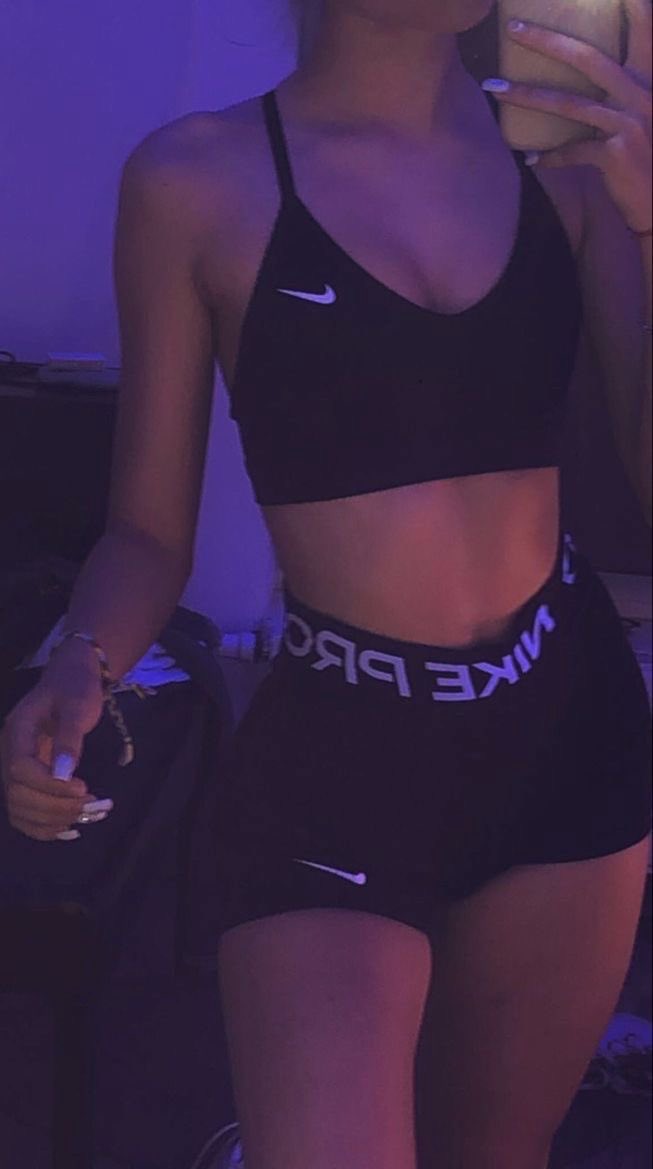 sophie_rossoff's tweet photo. Qui peut m’aider à faire mon sport ? 😁

RT + Like pour une nude 💞 https://t.co/n59l37XJHP